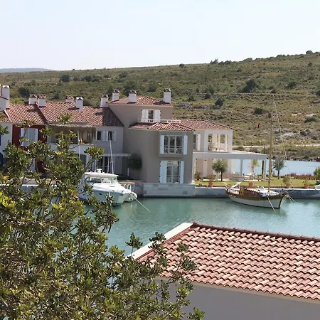 Port Deniz Alacati